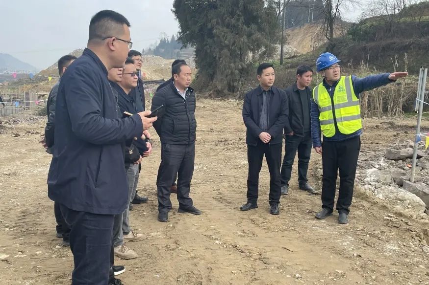 昭通市委常委、常務(wù)副市長(zhǎng)胡江輝到鎮(zhèn)雄縣赤水河流域及文筆山水庫(kù)生態(tài)環(huán)境綜合治理工程第一標(biāo)段項(xiàng)目調(diào)研