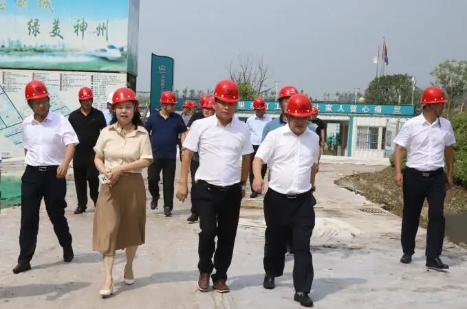 集團公司總工程師、副總經理鄧永馳到南京龍袍項目、濟南市雨污管網改造和內澇治理項目檢查指導工作
