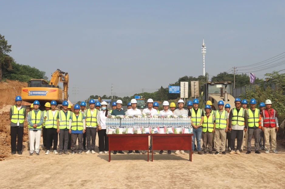 馬鞍山市兩山綠色生態環境建設公司副總經理陳勇、李寧到馬鞍山向山地區EOD項目開展夏日送清涼