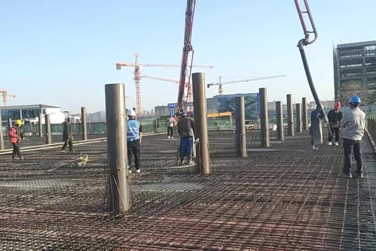 沈丘縣城鄉供水一體化工程項目水廠工程東側清水池頂板及池壁澆筑完成