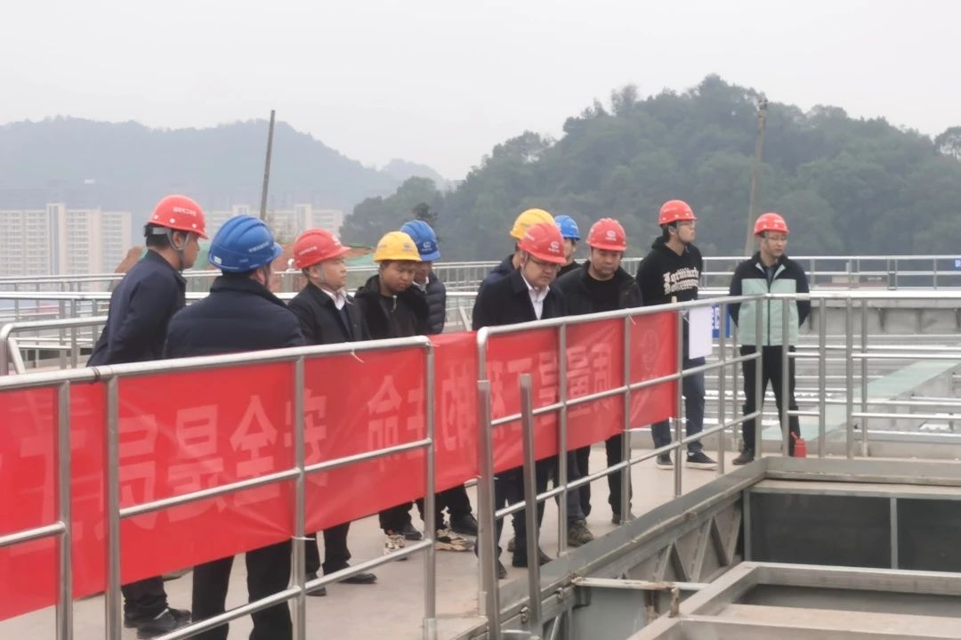 集團公司總工程師、副總經理鄧永馳到萍鄉項目檢查指導工作并受邀出席江西萍鄉建工集團有限公司揭牌儀式