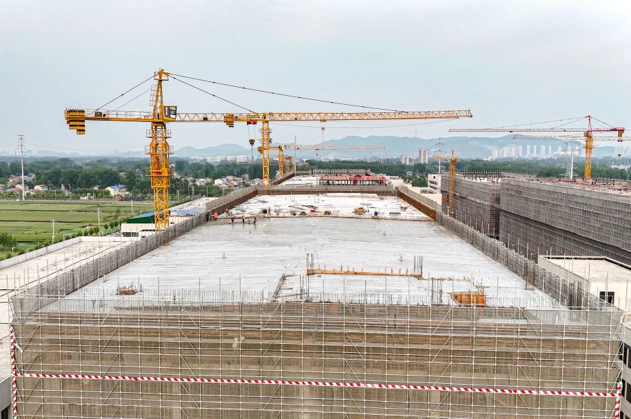 淮北市信息產業園一期廠房擴建項目順利完成6#廠房主體結構封頂