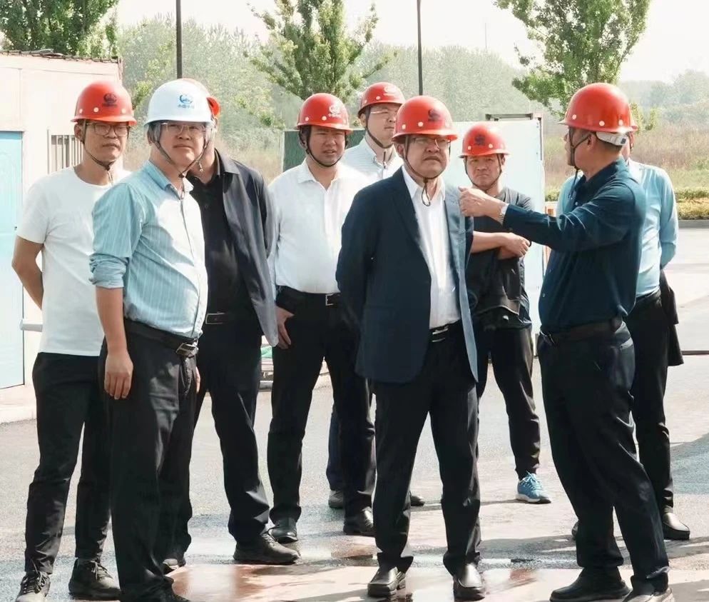 集團公司總工程師、副總經理鄧永馳到 南京龍袍項目檢查指導工作