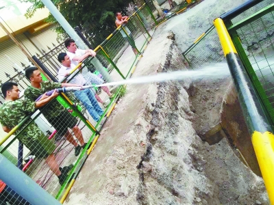 《南京日報》：城東污水廠三期主干管銀龍路段完成清疏