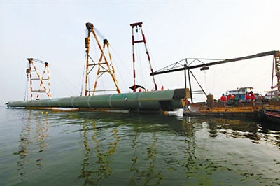 《工人日報》：徐州駱馬湖水源地第三標段施工現場，中鐵上海局市政公司員工冒著酷暑