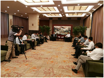 集團公司總經(jīng)理孔遁與綿陽市市委副書記、市長劉超舉行會談