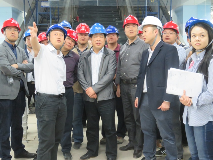 成都軌道交通集團有限公司總經理沈衛(wèi)平一行到公司成都地鐵7號線6標機電安裝項目部檢查指導工作