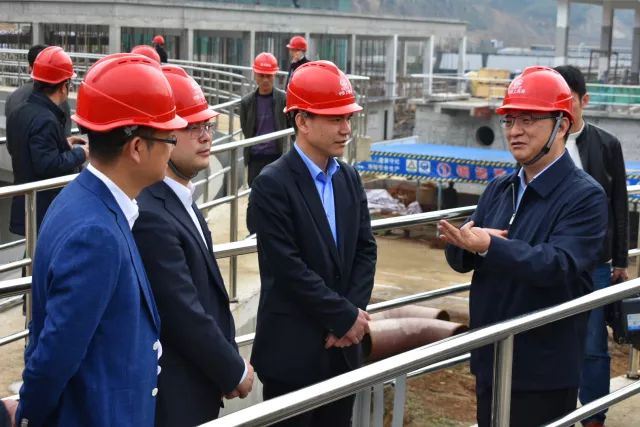 浙江省建設(shè)廳廳長項(xiàng)永丹到嵊新污水處理廠二期擴(kuò)建工程項(xiàng)目調(diào)研
