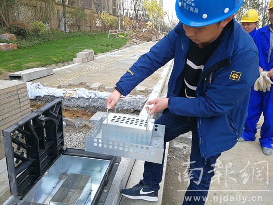 南報網：探訪丁家莊保障房片區海綿路 灑水車沖刷路面不見積水