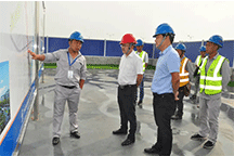 公司總經理鄧永馳到襄陽星光大道和二十號路工程檢查指導工作