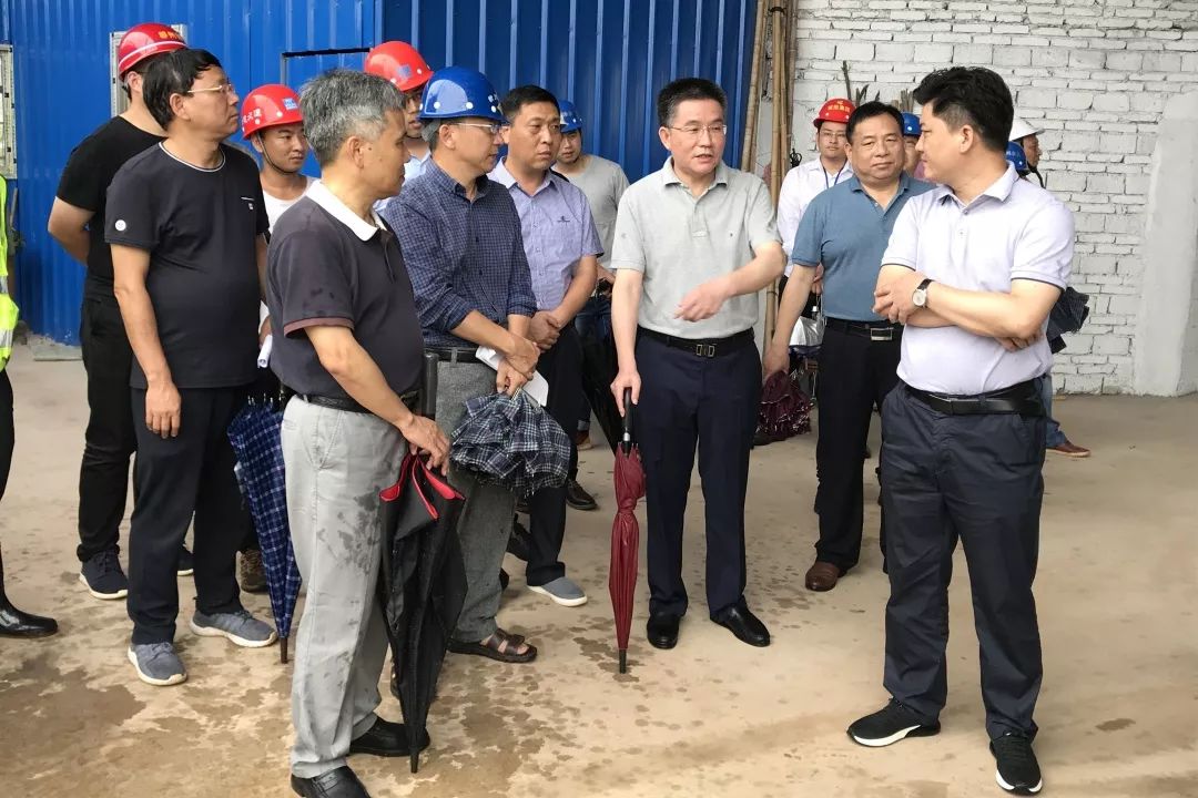江西贛州市委常委、組織部長、市新型城鎮化攻堅戰領導小組組長王成兵一行到贛州二水廠三期工程項目檢查指導工作