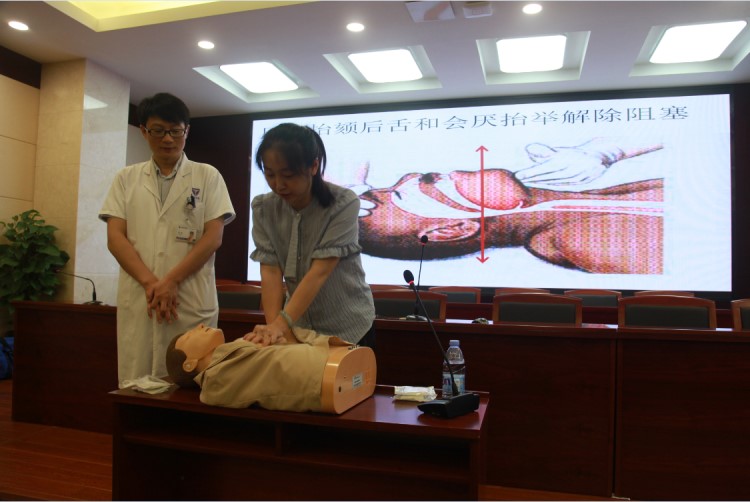 公司機關(guān)工會組織開展應(yīng)急救護普及培訓(xùn)