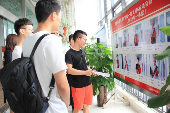 四川師范大學(xué)土木專業(yè)師生到成都軌道交通8號線一期工程6標(biāo)項目部參觀學(xué)習(xí)
