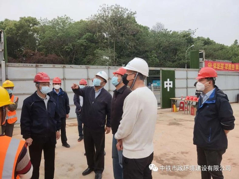 武漢市城投集團總經理李兵到武漢繡球山污水泵站及進出水管道工程進行防疫及復工復產工作專項檢查