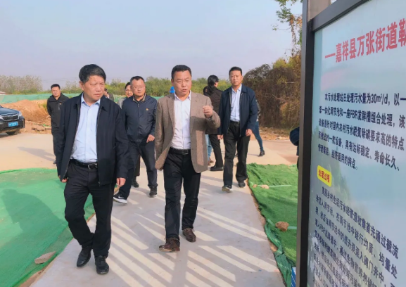 山東公用控股集團公司總經理王玨一行到濟寧市農村污水治理項目檢查指導工作