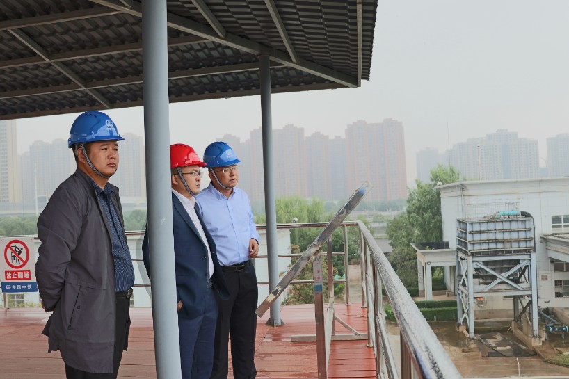 集團公司副總經濟師鄧永馳到武漢黃家湖項目部檢查指導工作