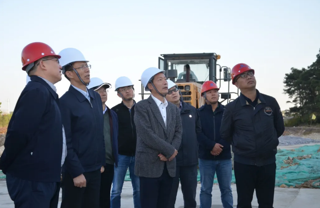 江蘇省水利廳黨組成員、南水北調辦公室副主任鄭在洲，江蘇省住建廳副廳長陳浩東一行到南京市主城區應急水源工程項目檢查指導工作