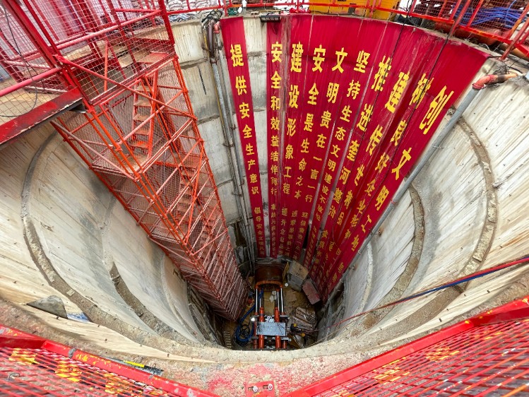 徐州市區(qū)奎河綜合整治工程1標項目WS-4#~WS-2#段頂管正式開頂
