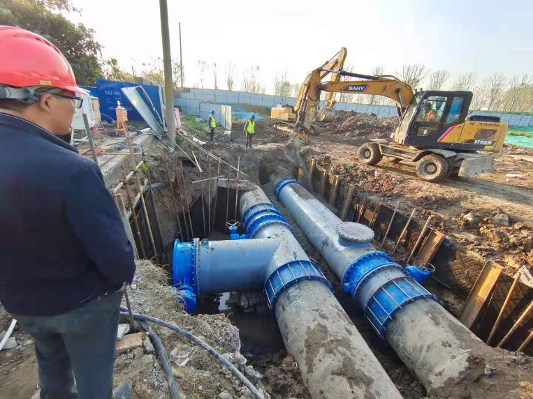 南京浦口水廠深度處理工程項目新建沉清池與原水管順利接駁