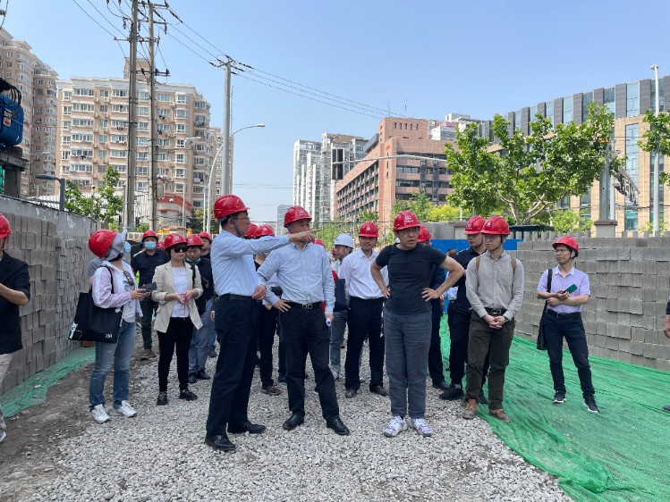 普陀區委常委、副區長張玉鑫到曹楊公共活動空間環境提升項目調研指導工作