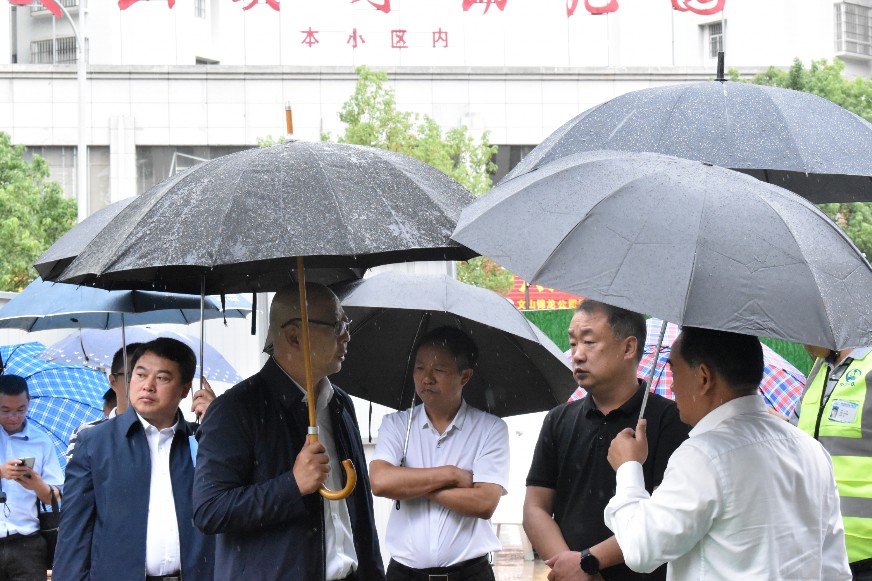 文山州副州長李英杰到文山市盤龍河城區(qū)段綜合整治項(xiàng)目調(diào)研指導(dǎo)