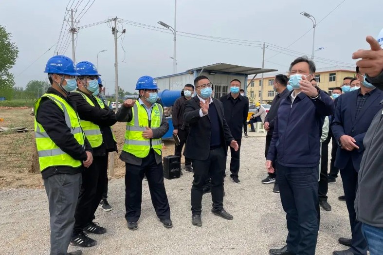 潁上縣縣委書記張銀軍到潁上產業園區配套地表水廠一期工程項目部視察指導工作