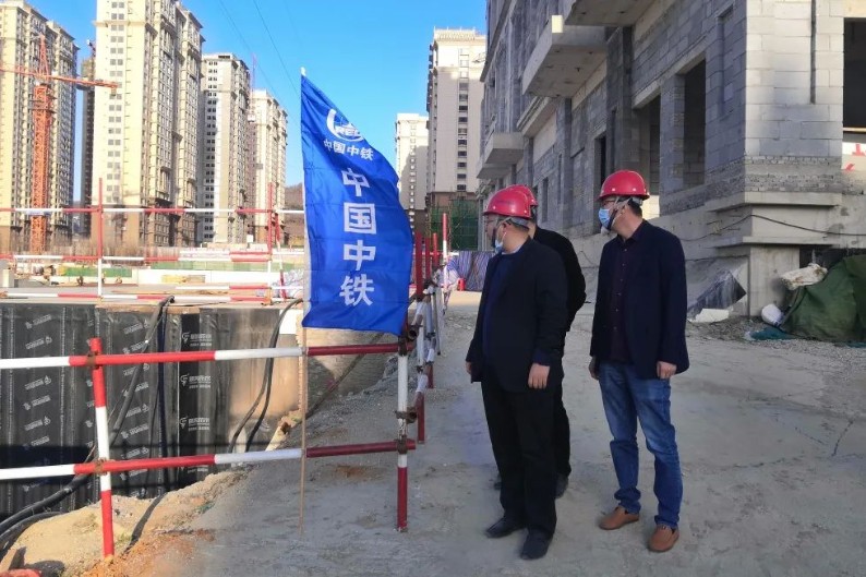 公司副總經(jīng)理岳立章到煙臺只楚園區(qū)基礎(chǔ)設(shè)施建設(shè)項目檢查指導(dǎo)工作