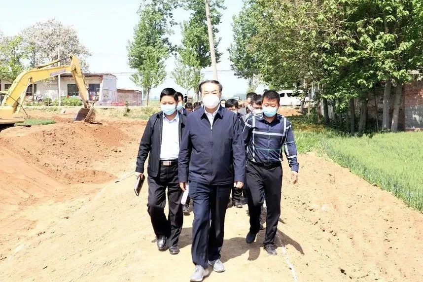 魏縣縣委書記蘇雷芳到魏縣全域水網項目大馬村鄉施工段調研檢查疫情防控工作