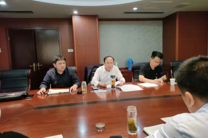 公司總經理、黨委副書記李明華在合肥波林產業園項目主持召開施工進度推進會