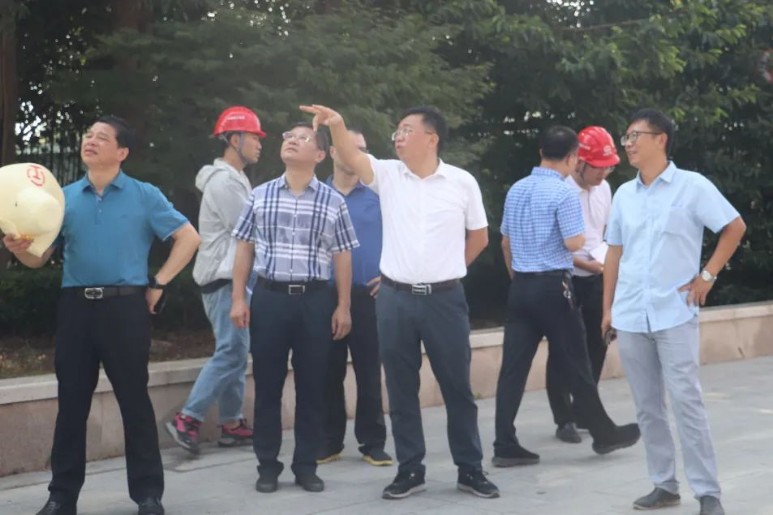鷹潭市副市長李小平到鷹潭市信江新區(qū)廠網(wǎng)河湖園一體化海綿城市建設(shè) PPP 項目調(diào)研