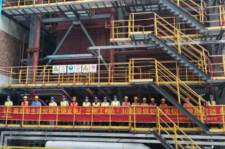 貴港市生活垃圾焚燒發電廠三期項目鍋爐低溫烘爐點火成功