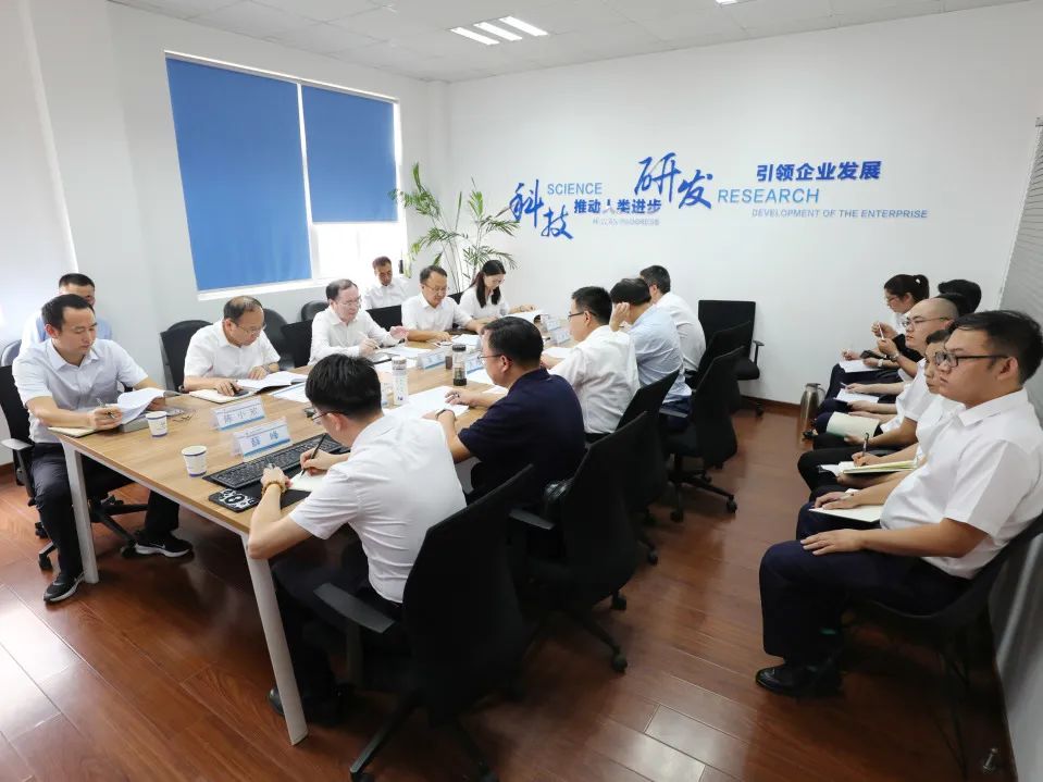 集團公司總經理、黨委副書記李亮到水務環保工程技術研發中心調研指導工作