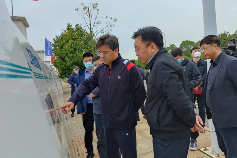 鷹潭市委副書記、市長張子建到江西省鷹潭市信江新區廠網河湖園一體化海綿城市建設PPP項目檢查指導工作