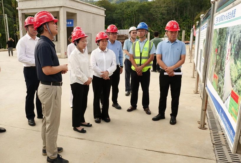 保亭縣委書記穆克瑞帶隊調研公司石帶水廠及配套管網工程項目