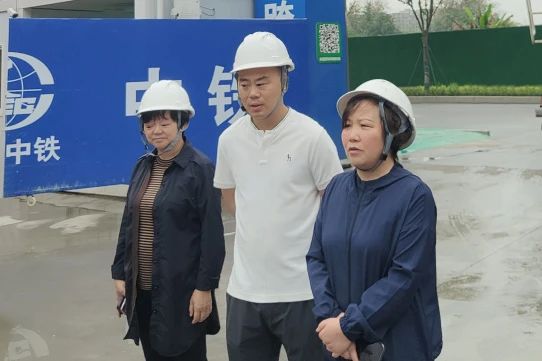成都市新津區(qū)人大常委會副主任楊梅到五津長島小學(xué)項目檢查指導(dǎo)工作