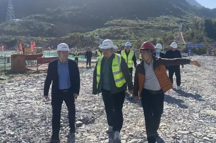 清遠市城管局局長張偉華一行到清遠市北部能源生態園項目調研